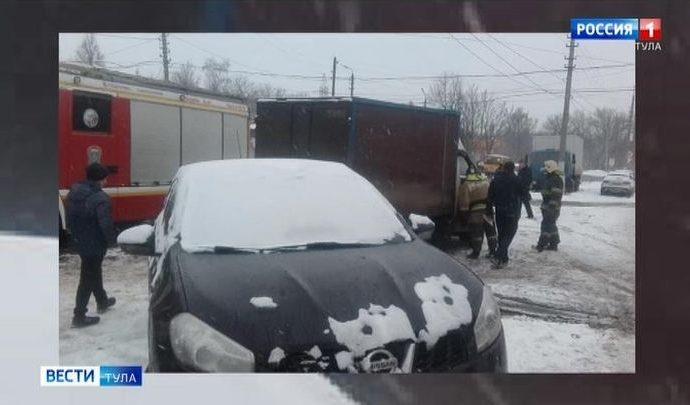 В Туле загоревшаяся «Газель» спровоцировала тройное ДТП