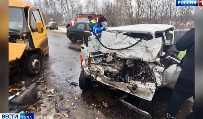 Под Тулой столкнулись маршрутка и «Жигули»
