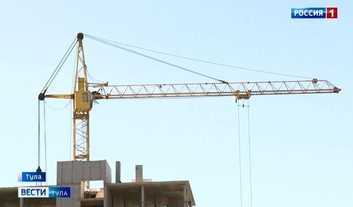 В Туле будут судить крановщицу, уронившую поддон с кирпичом на рабочего