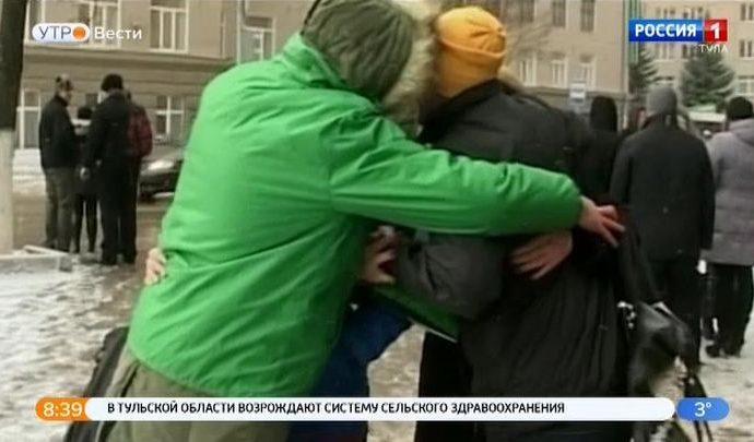 По словам медицинского психолога Тульской областной клинической психиатрической больницы № 1 имени Н. П. Каменева Юлианны Бровкиной, объятия — это не просто физический контакт, но и мощный инструмент для улучшения психологического состояния человека.