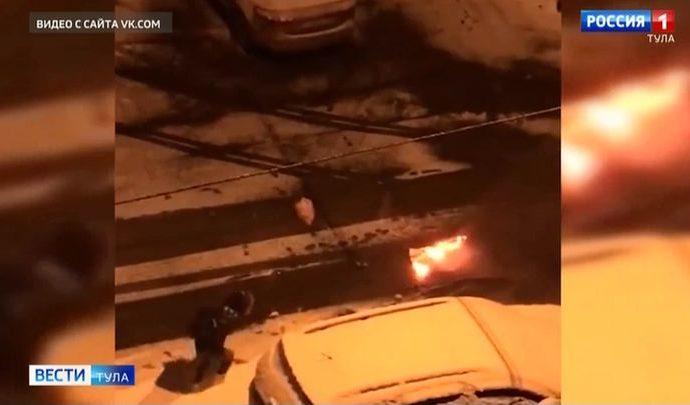 В Новомосковске девушка предотвратила возгорание машины
