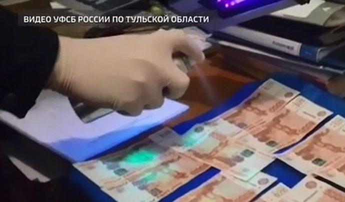 Директора белевского техникума подозревают в получении взятки