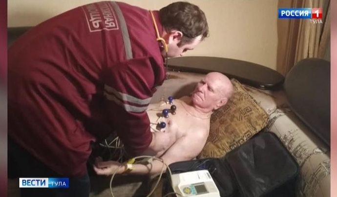 Тульские врачи проводят диспансерный осмотр ветеранов на дому