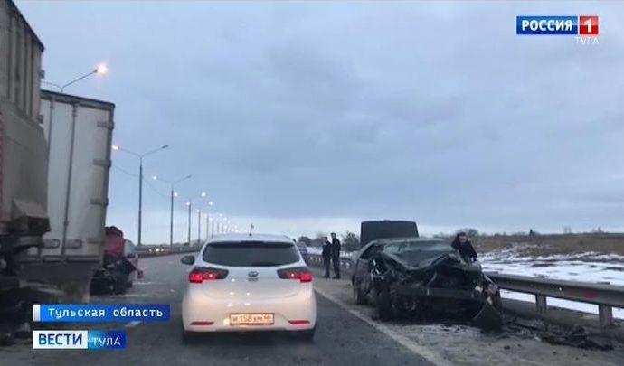 На тульском участке федеральной трассы М2 произошло массовое ДТП