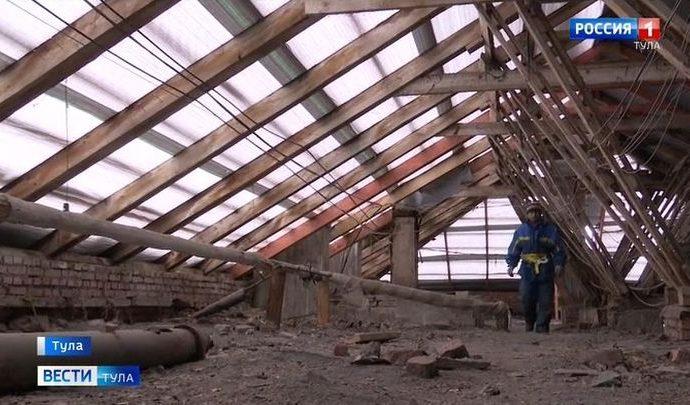 Жильцы тульской четырехэтажки недовольны зимним капремонтом крыши
