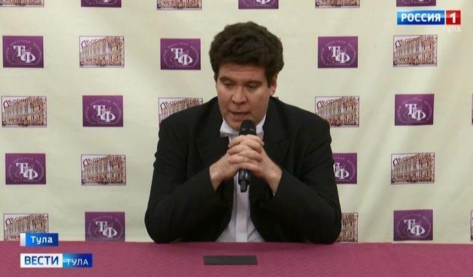 Денис Мацуев оценил новый рояль в Тульской филармонии