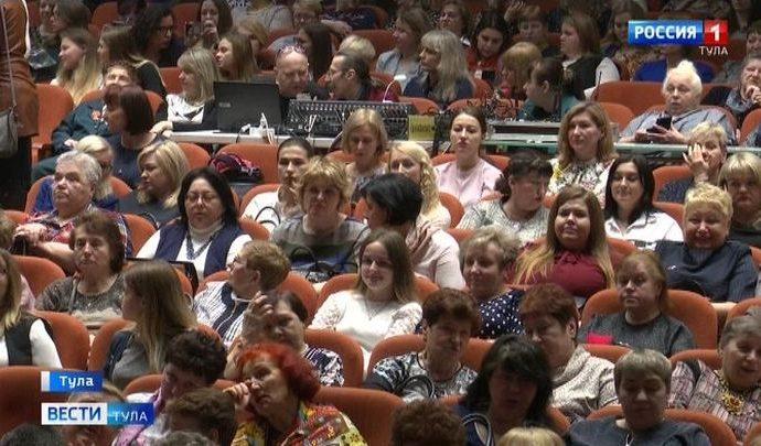 Руководители города поздравили тулячек с наступающим праздником