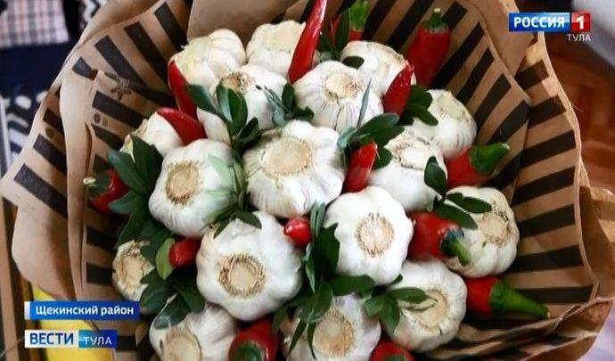 Из-за коронавируса флористы стали делать букеты с чесноком