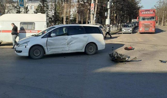 В Туле столкнулись Ford и Mitsubishi