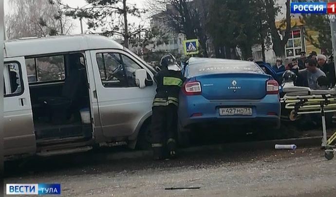 В Новомосковске в ДТП с участием маршрутки пострадали люди