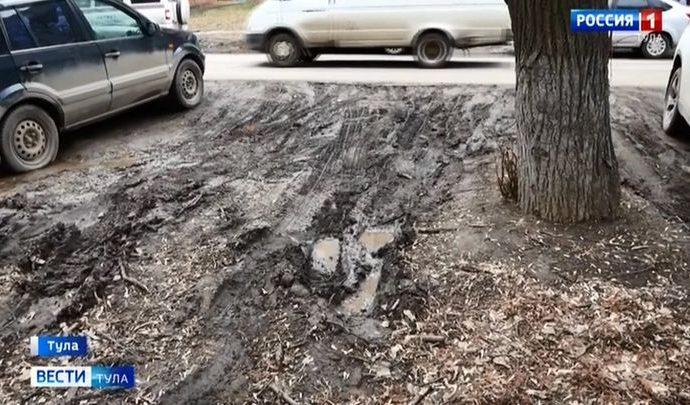 Туляки превратили газоны в грязное месиво