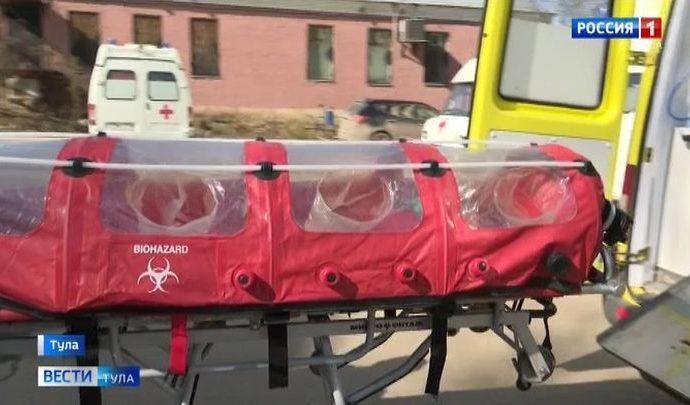 Пациентов с коронавирусом перевозят на скорой в специальных биокапсулах
