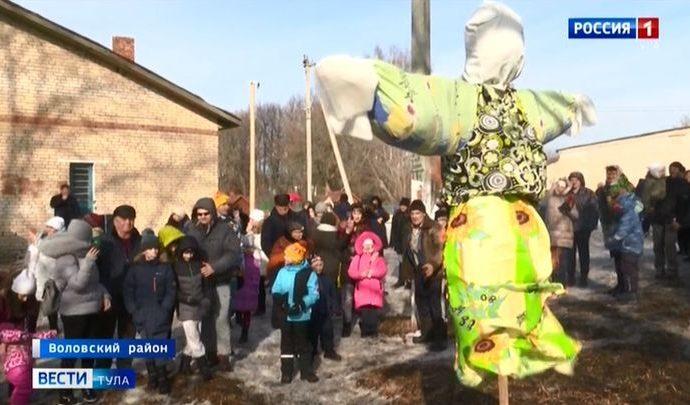 Жители воловской деревни Красный Холм отметили Масленицу как в старину