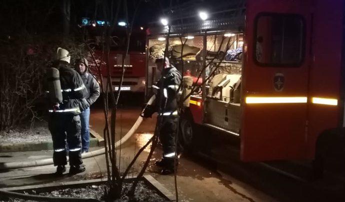 Тульские пожарные вывели из огня 12 человек