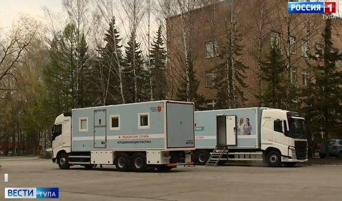 Губернатор  передал врачам мобильные медицинские комплексы