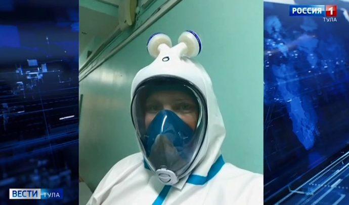 Туляки помогают медикам специальными защитными масками и экранами