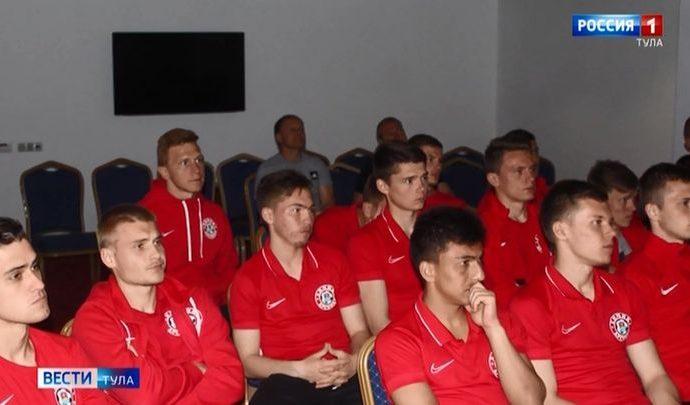 Футболисты «Химика-Арсенала» после сборов попали на карантин