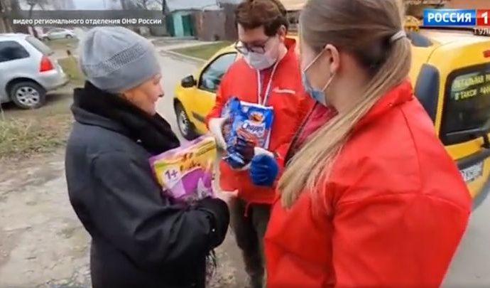 Активисты ОНФ позаботились о корме для животных пенсионеров