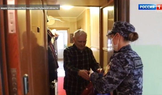 Тульские росгвардейцы не бросили своих на самоизоляции