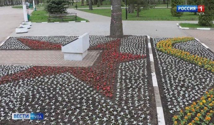В Новомосковске появились роскошные клумбы
