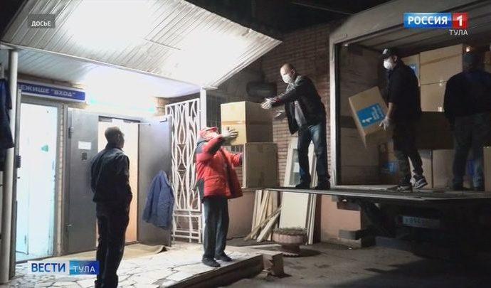 В Тульскую область поступили защитные костюмы и высокие бахилы для медиков