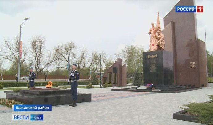 Алексей Дюмин возложил цветы к первому Вечному огню в СССР