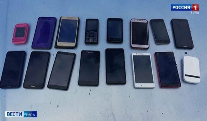 В колонию Донского пытались провезти смартфоны и роутер