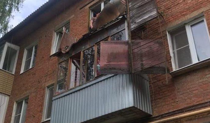В Щекине мужчина рухнул вместе с балконом с третьего этажа