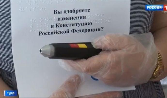 Проголосовать тулячке-инвалиду по зрению помогла говорящая ручка