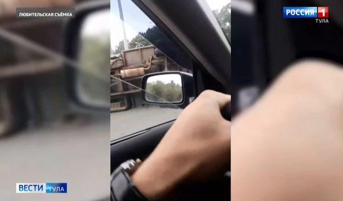 В Туле перевернулся грузовик