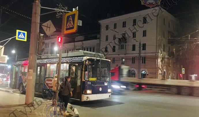 В Туле две девочки травмировались в троллейбусе