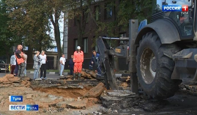 На коллекторе, над которым провалился асфальт, за год случилось 17 аварий