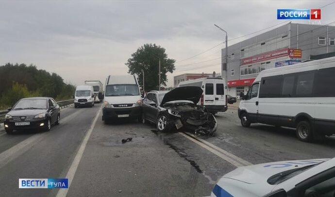 На улице Рязанской в Туле произошло массовое ДТП