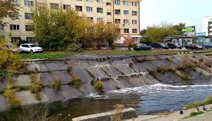 Разлив канализации в Туле в районе остановки «Улица Фрунзе»