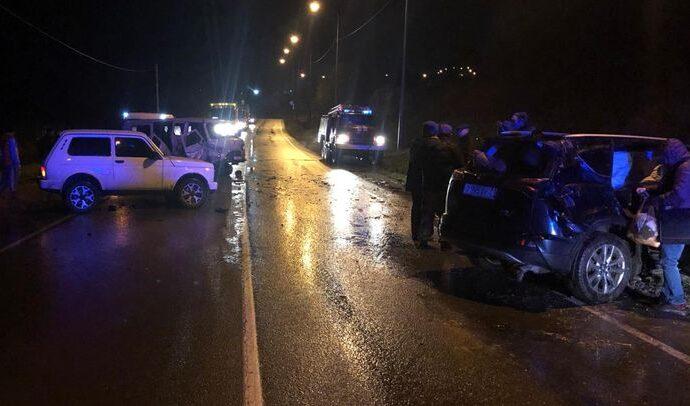Шесть человек пострадали в ДТП с участием трёх внедорожников