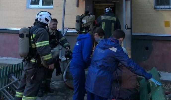 В Туле пожарные вывели из задымлённого подъезда 17 человек