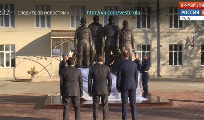 В Туле открыт памятник экипажу легендарной тридцатьчетвёрки