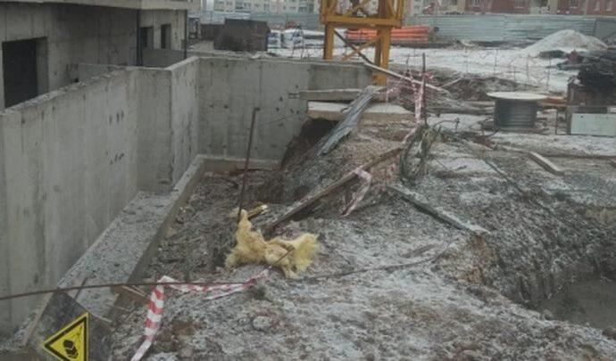 На стройке в Туле рабочий рухнул в котлован