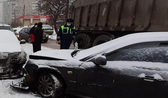 В Туле водитель устроили аварию на «встречке» и скрылся