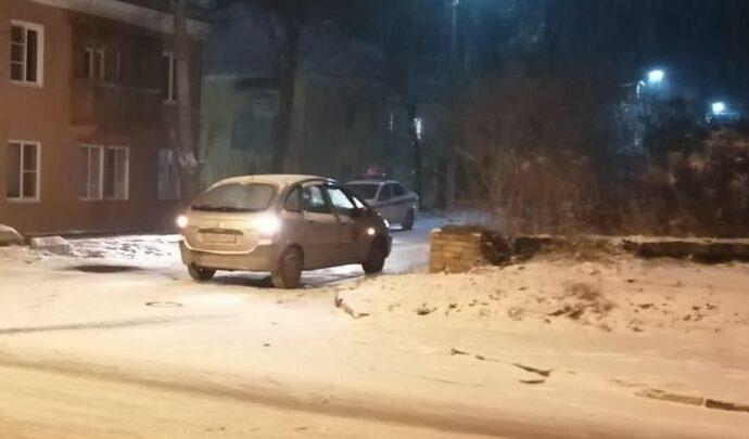 На Косой Горе водитель сбил женщину, двигаясь задним ходом