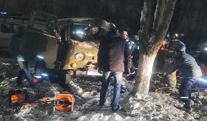 В Туле «буханку» остановило дерево