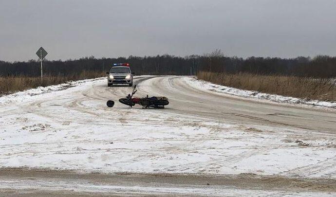Под Алексином водитель жёстко упал с мопеда