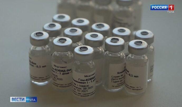 В Туле стартовала массовая вакцинация медиков и педагогов от коронавируса