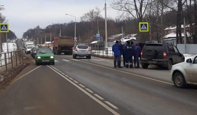 На подъезде к Туле пешеход попал под машину на «зебре»