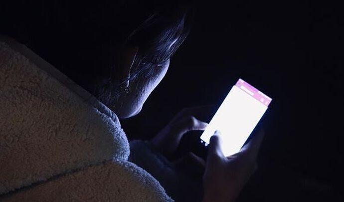 В Киреевске поймали мужчину, который украл дорогой мобильный телефон, оставленный подростком в сквере. Злоумышленник, 43-летний безработный, увидел телефон без присмотра и решил его украсть.