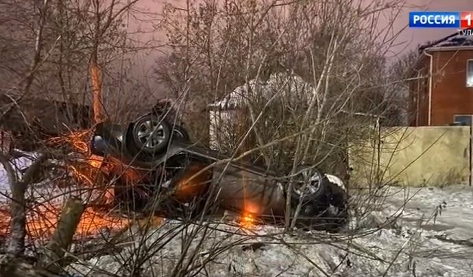 Во время погони ночью в Туле перевернулся автомобиль