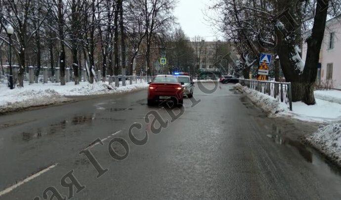 В Туле на улице Болдина девушка попала под машину