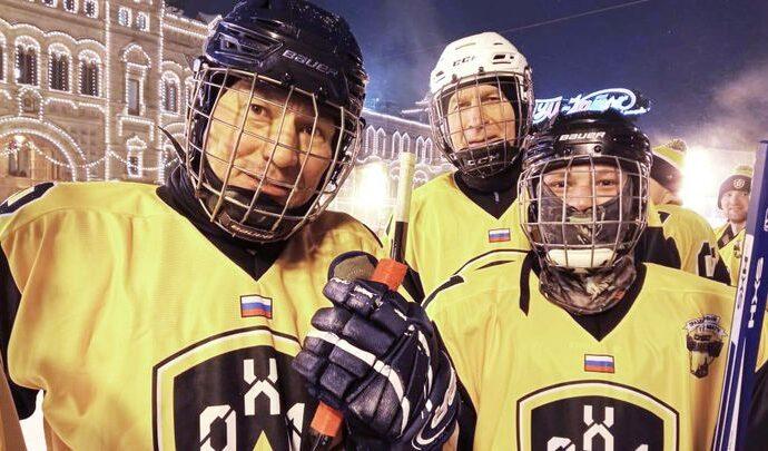 Воспитанник Долматовского детдома сыграл в хоккей на Красной Площади