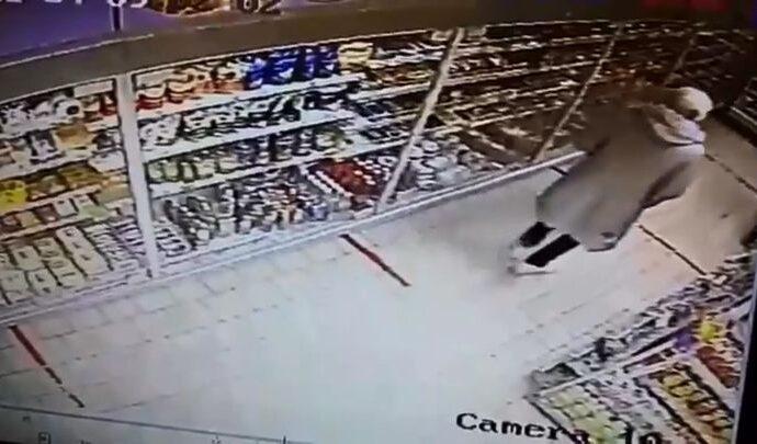 В Ефремове магазин ограбил мужчина в женском пальто