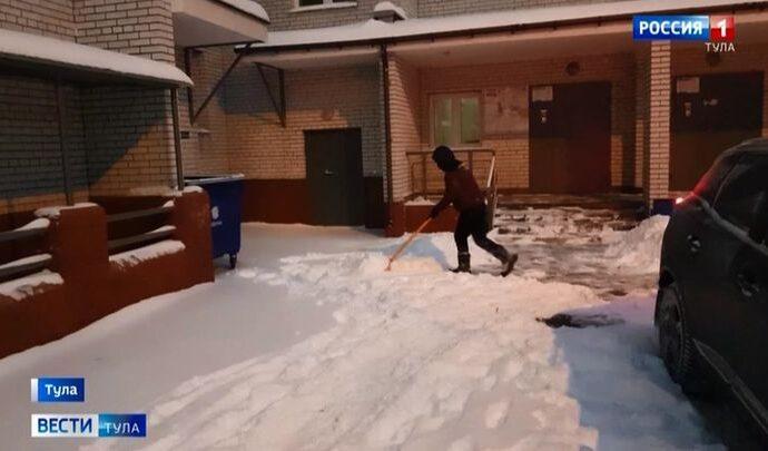 Из тульских дворов не вывозят снег